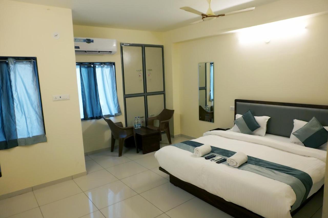 Hotel Nova Sk Rajkot Eksteriør bilde