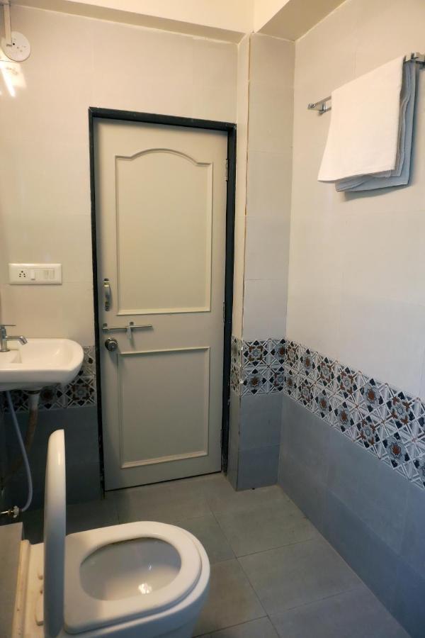 Hotel Nova Sk Rajkot Eksteriør bilde