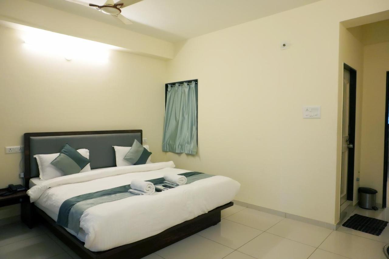 Hotel Nova Sk Rajkot Eksteriør bilde