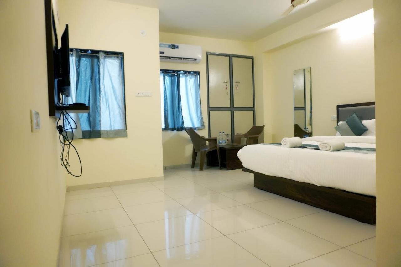Hotel Nova Sk Rajkot Eksteriør bilde