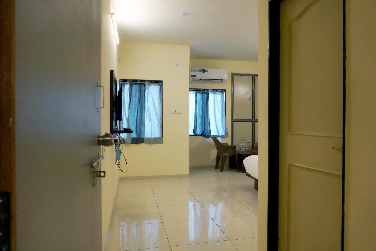 Hotel Nova Sk Rajkot Eksteriør bilde